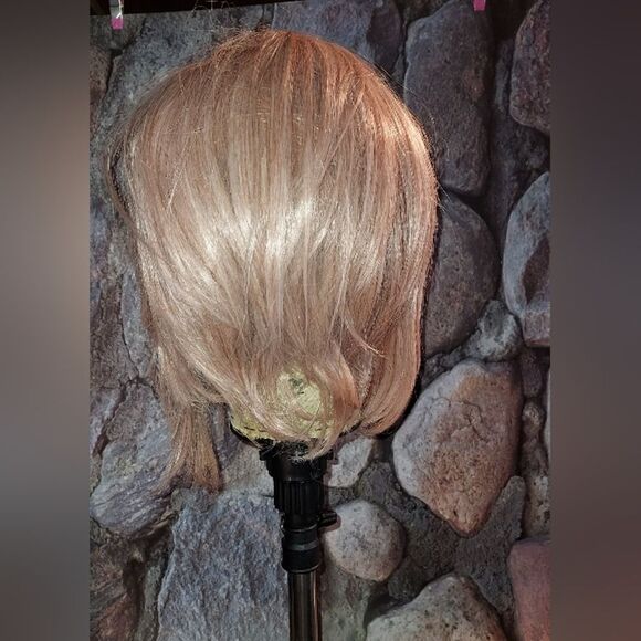 Stylish Blondish/Rose Gold Colored Wig for Women - Picture 2 of 4